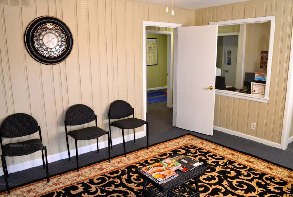 Forsyth Spinal Rehabilitation and Chiropractic In Cumming waitingroom